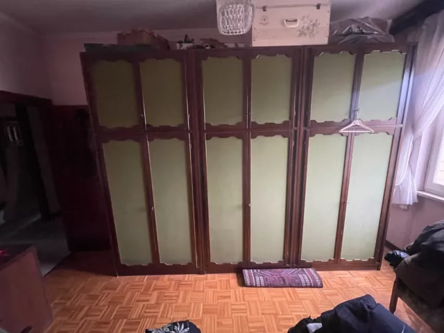 Camera da letto Armadio in Legno con 6 magnifiche ante, Comò, comodino e Letto