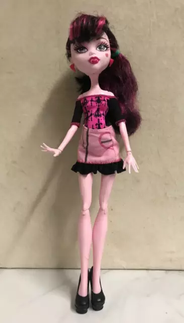 Monster High Doll Scaris City of Frights Draculaura 2008 Mattel