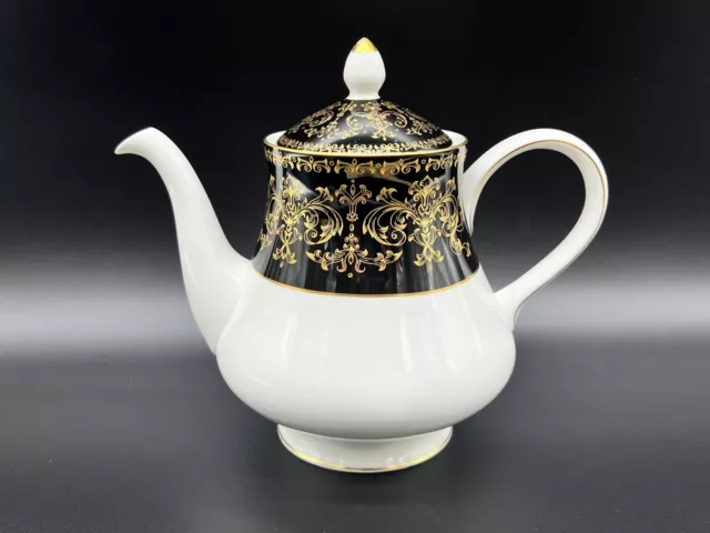 Wedgwood Caernarvon Large Size Teapot Bone China England