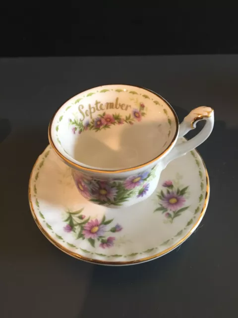 Royal Albert tasse et soucoupe miniature September,  pièce de service à thé