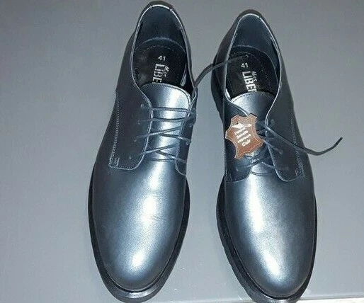 Très belles Chaussures neuves. Cuir. P 41 grise anthracite.  MARQUE ANDRÉ