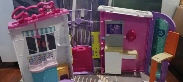 Barbie Pet Care Center Folding Vet Clinic