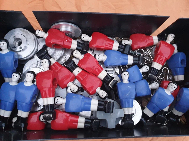 Lot De 22 Joueurs Baby-foot Vintage En Plastique - à Nettoyer