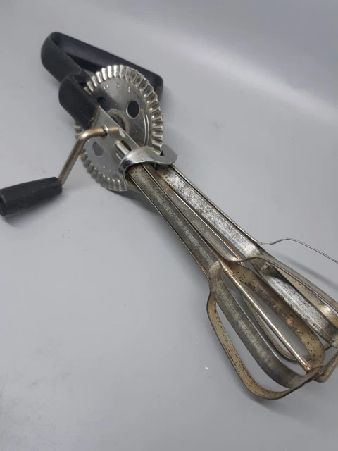 EKCO Black Handle HAND MIXER Hand Crank vintage EGG BEATER / MIXER  Vintage