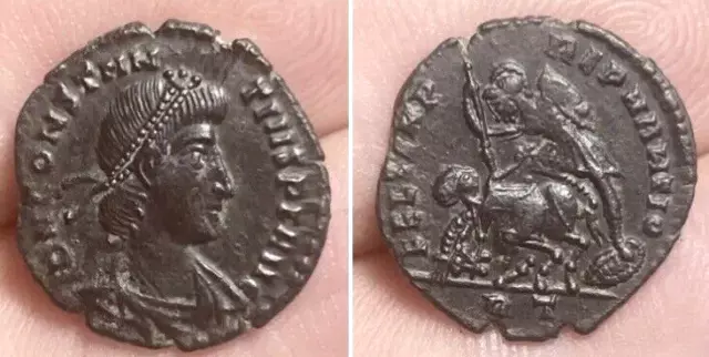 bonita moneda romana para clasificar.