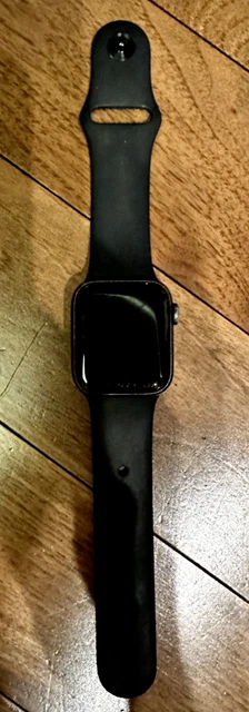 Apple Watch Series 4 40 mm Space Gray Aluminum Case with Black Sport Band (GPS)