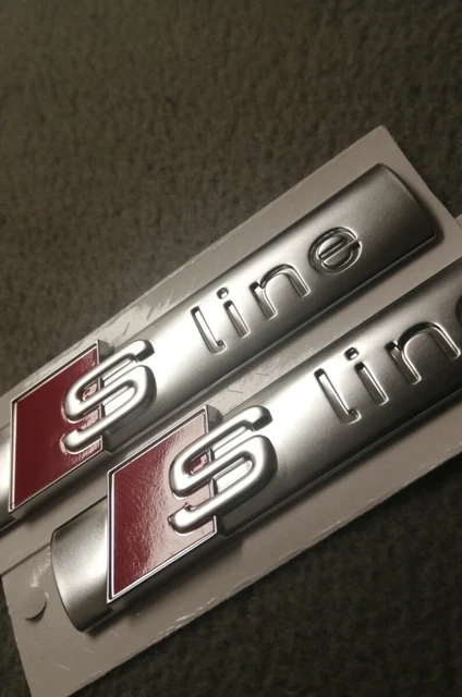 Emblema Audi S-Line Originale – 2 Pezzi, Scritta Metallica, Ricambio OEM Fiancata Sinistra