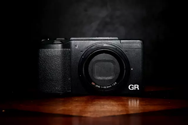 Ricoh GR II 16.2MP Digital Camera - Low Shutter Count (In USA) *very good* 7102