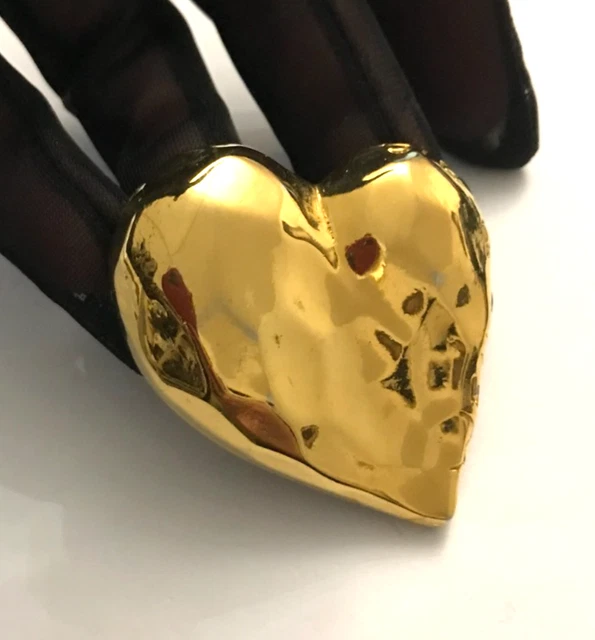 BROCHE EN COEUR guerlain métal doré signé,,,au dos,geurlain,haute couture,, EUR 30,00 - FR