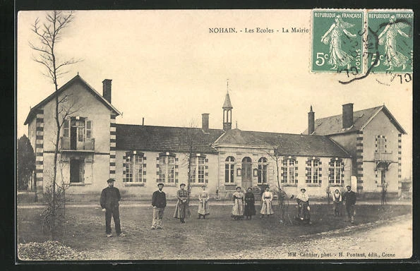 CPA Nohain, les Ecoles, la Mairie 1910