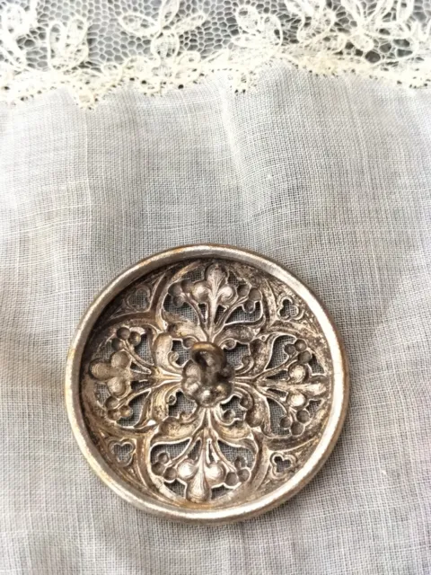 Gros bouton  ancien De Collection En métal Ajouré 2