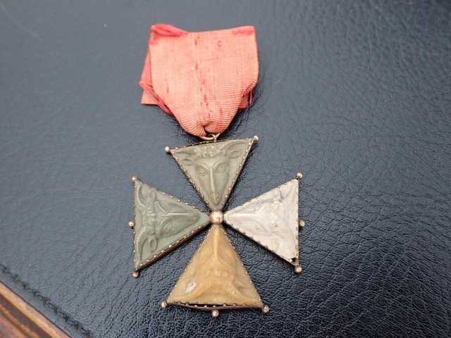 Médaille Décoration Militaire Croix Dorée à Identifier - Originale, Bon état