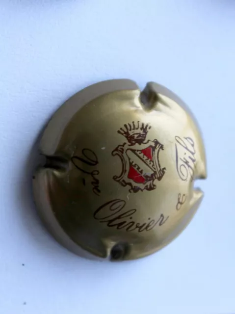 ANCIENNE PLAQUE DE MUSELET, CAPSULE CHAMPAGNE OLIVIER Vve & Fils  OR MAT ET MARR