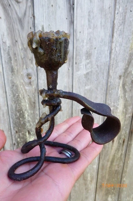 ANCIEN BOUGEOIR TRIPODE EN FER - rat de cave EUR 49,00 - FR