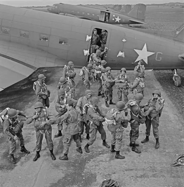 US Army paratroopers 509th Airborne Infantry Regiment put their- 1942 Old Photo