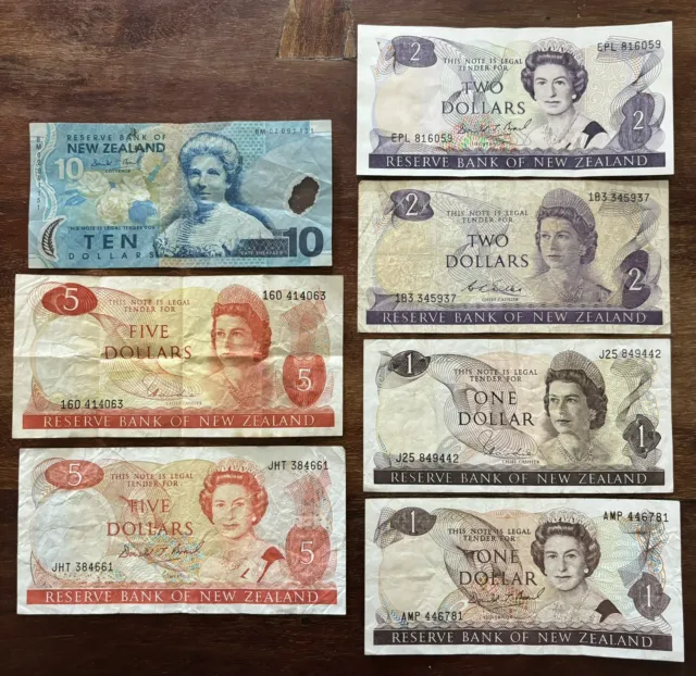 New Zealand Dollar Banknotes 2x$1, 2x$2, 2x$5 &$10