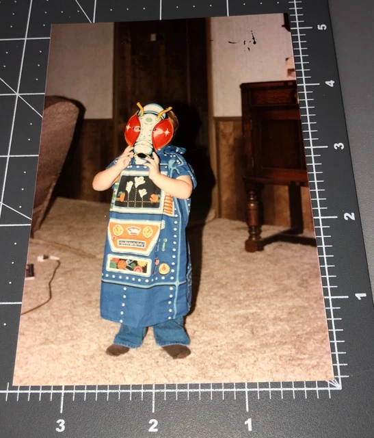1980s Video Game HALLOWEEN Costume Mask Atari Vintage COLOR Snapshot PHOTO 1980s Video Game HALLOWEEN Costume Mask Atari Vintage COLOR Snapshot PHOTO