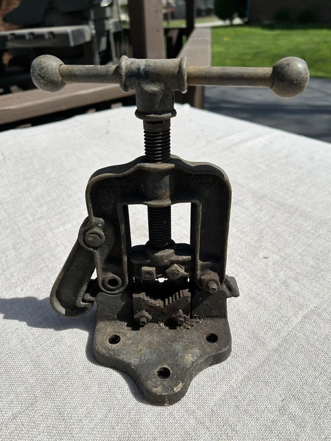 Vintage Reed Bench Mount Pipe Vise No. 100 Clamps Pipe 1/8" to 1 1/2"