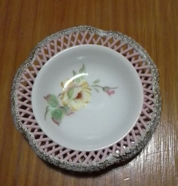 Beautiful Vintage HandPainted Japanese Pierced Edge Pin Dish with Gilt Edge B2M2