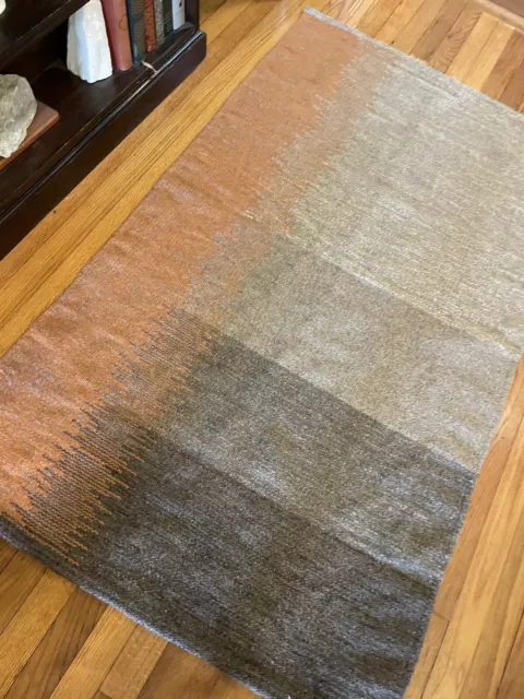 Crate and Barrel Rug 3 Ft By 5 Ft Sanderson  85% Wool 15 % Algodon Cotton Ombré