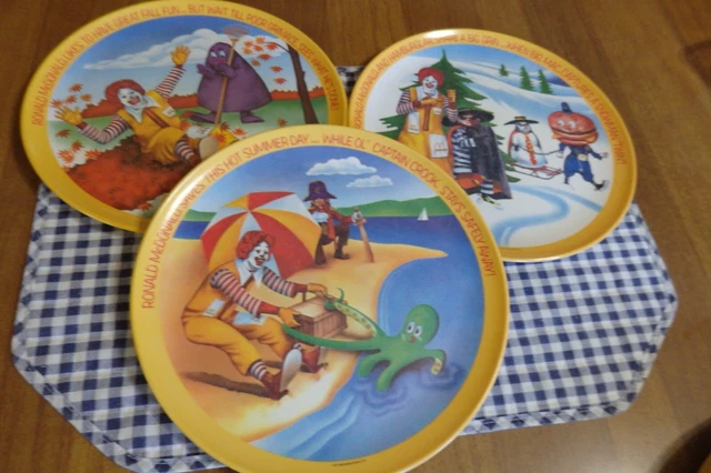 Vintage 1977  RONALD McDONALD DINNER PLATES (3)