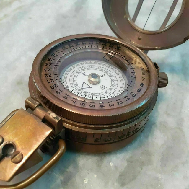 ANCIENNE BOUSSOLE MILITAIRE de navigation nautique en laiton avec boîte