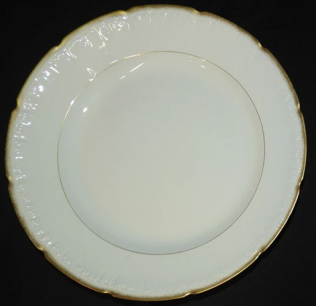 PORCELAINE DE LIMOGES vers 1900, Liseré doré : grand plat rond 28.5 cm (n°3)