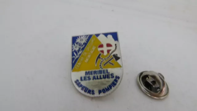 Pin's Pins Pin Badge CENTRE SECOURS MONTAGNE MERIBEL LES ALLUES SAPEURS POMPIERS