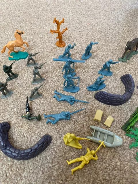 Large Set of Plastic Toy Soldiers Vintage 3