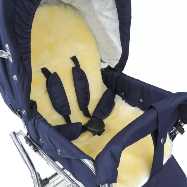 Altabebe universal Lammfellauflage mit Gurtschlitzen