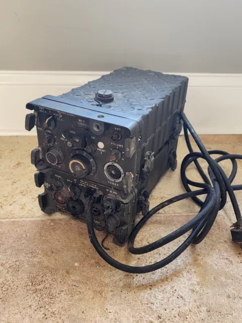 RT-70 FM TRANSCEIVER AND POWER SUPPLY Amplifier GRC-7,8,9 Military Radio set