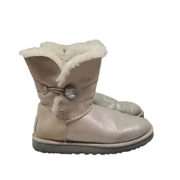 Ugg Australia Women Bailey I Do Wedding Bridal Short Sheepskin Boots shoes sz 8