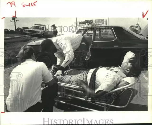 1980 Press Photo Houston Police Detective put on stretcher after car accident