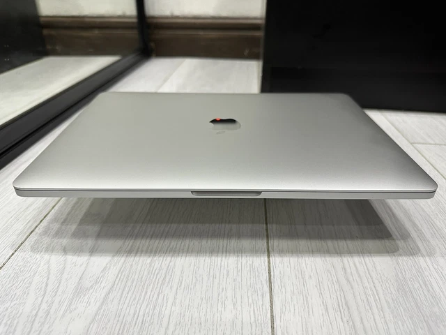 Apple MacBook Pro Retina 13.3" 2017 - 256GB SSD 16GB Ram 3.1GHz Core i5 - Silver 7