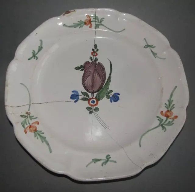 Ancienne assiette des Islettes  décor fleur 18ème siécle en etat d 22,5cm