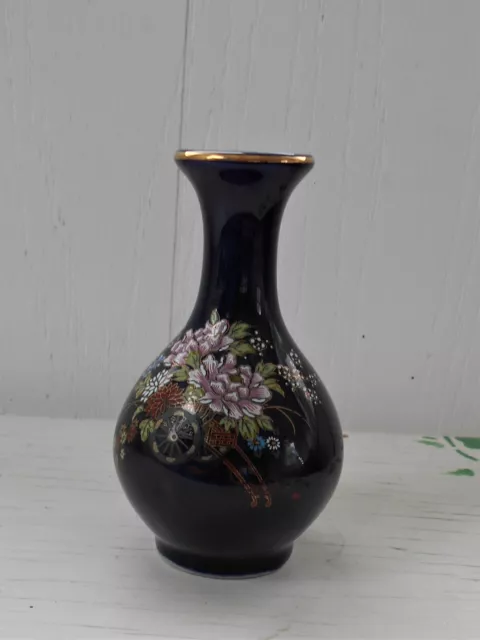 Vintage  KUTANI vase/ saki vessel