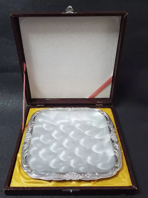Silbernes antikes Tablett, handgeschoben, versilbert, hergestellt in Japan
