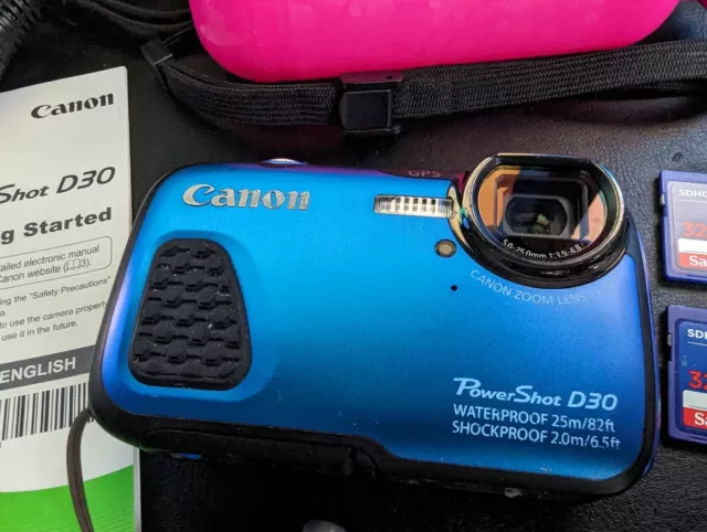 CANON  PowerShot underwater D30 Camera with 2 x 32mb SD cards and spare Battery.