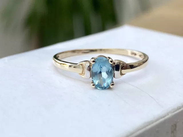 Stunning 9CT 9 carat Gold Oval Solitaire Blue Topaz Ring Size O 💍