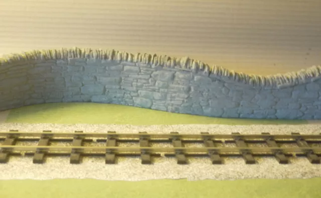 '16mm' sm32/45 model 'garden railway' 'dry stone wall' 3 sections over 1mtr 3