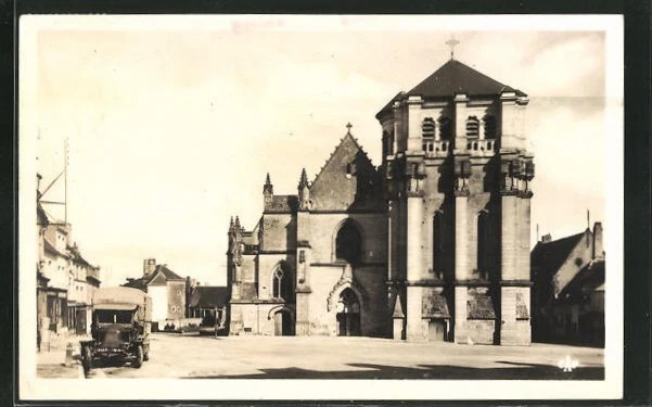 CPA Mortagne, la Place Notre-Dame