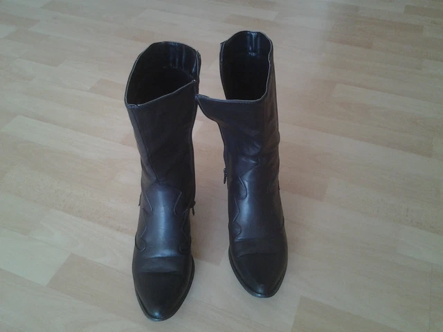Bottine Noire Pointure 40 Neuve.