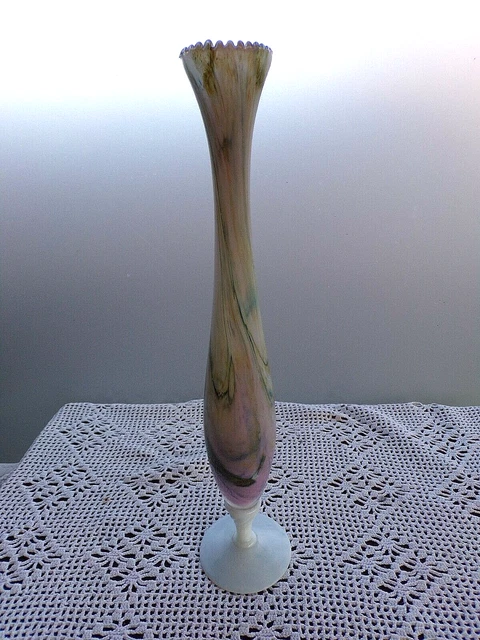 Ancien vase/soliflore en  pate de verre multicolore avec pied en opaline