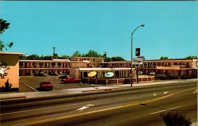 Reno, NV Nevada  TRAVELODGE MOTEL Roadside  SLEEPY BEAR SIGN  Vintage  Postcard