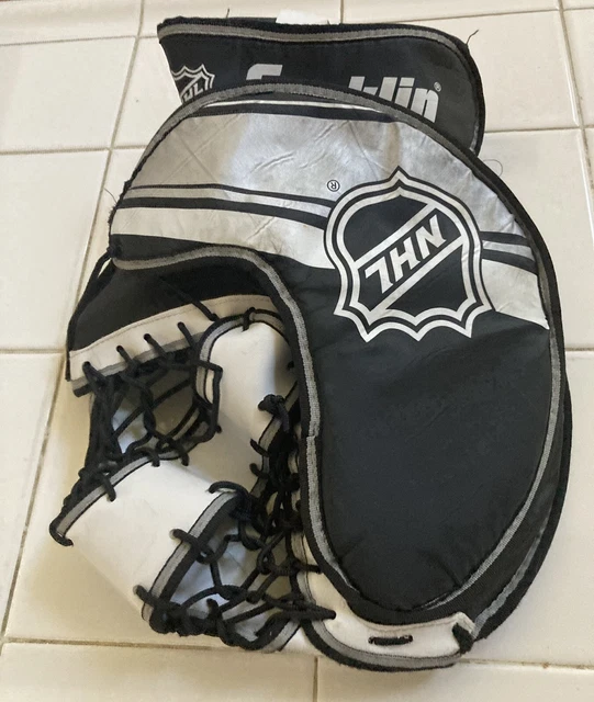 Franklin Hockey Youth Goalie Glove Size 11”. This is still in Great Condition!
