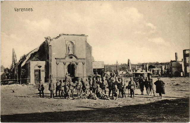 CPA Varennes - Place - Ruines - Soldiers (1037492)