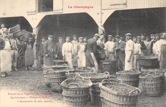 Cpa 51 La Champagne Travail De La Vigne Les Vendanges Les Livreurs Rai Weighing