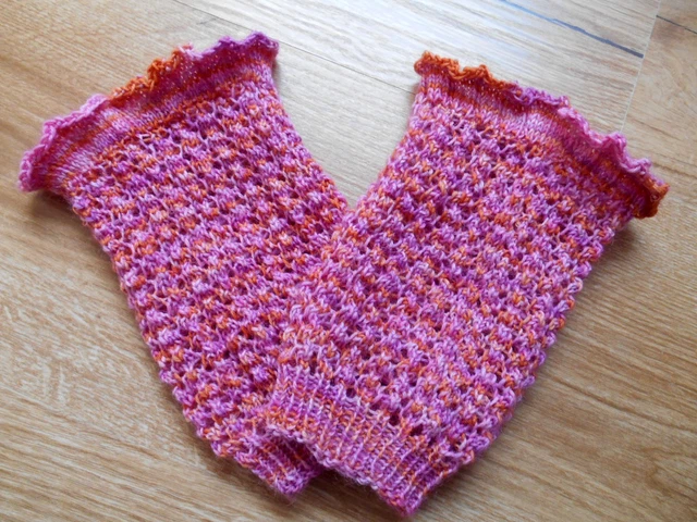 Armstulpen Pulswärmer Handschuhe handgestrickt Lochmuster Schurwolle/Polyamid