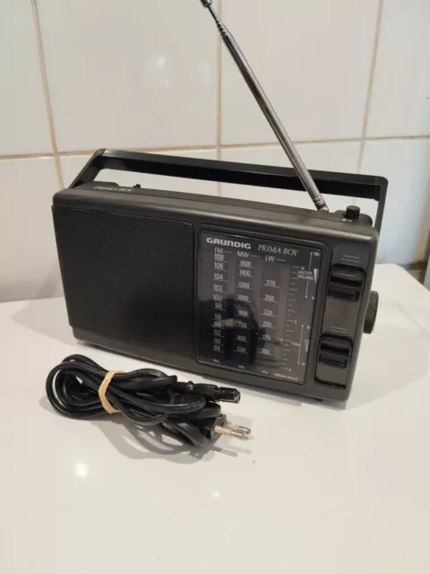 GRUNDIG  Prima Boy Radio Vintage Portable 3 Bandes Fonctionne