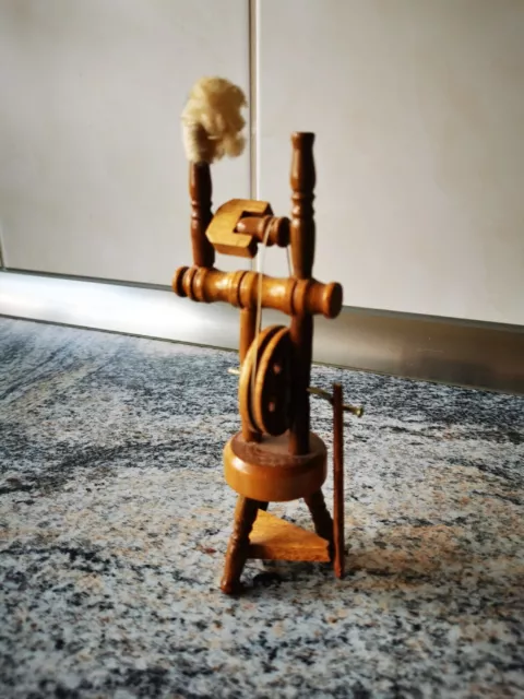kleines Spinnrad Miniatur circa 16 cm hoch circa 50 Jahre alt